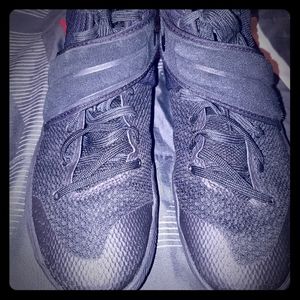 Nike Kyrie 2 triple black